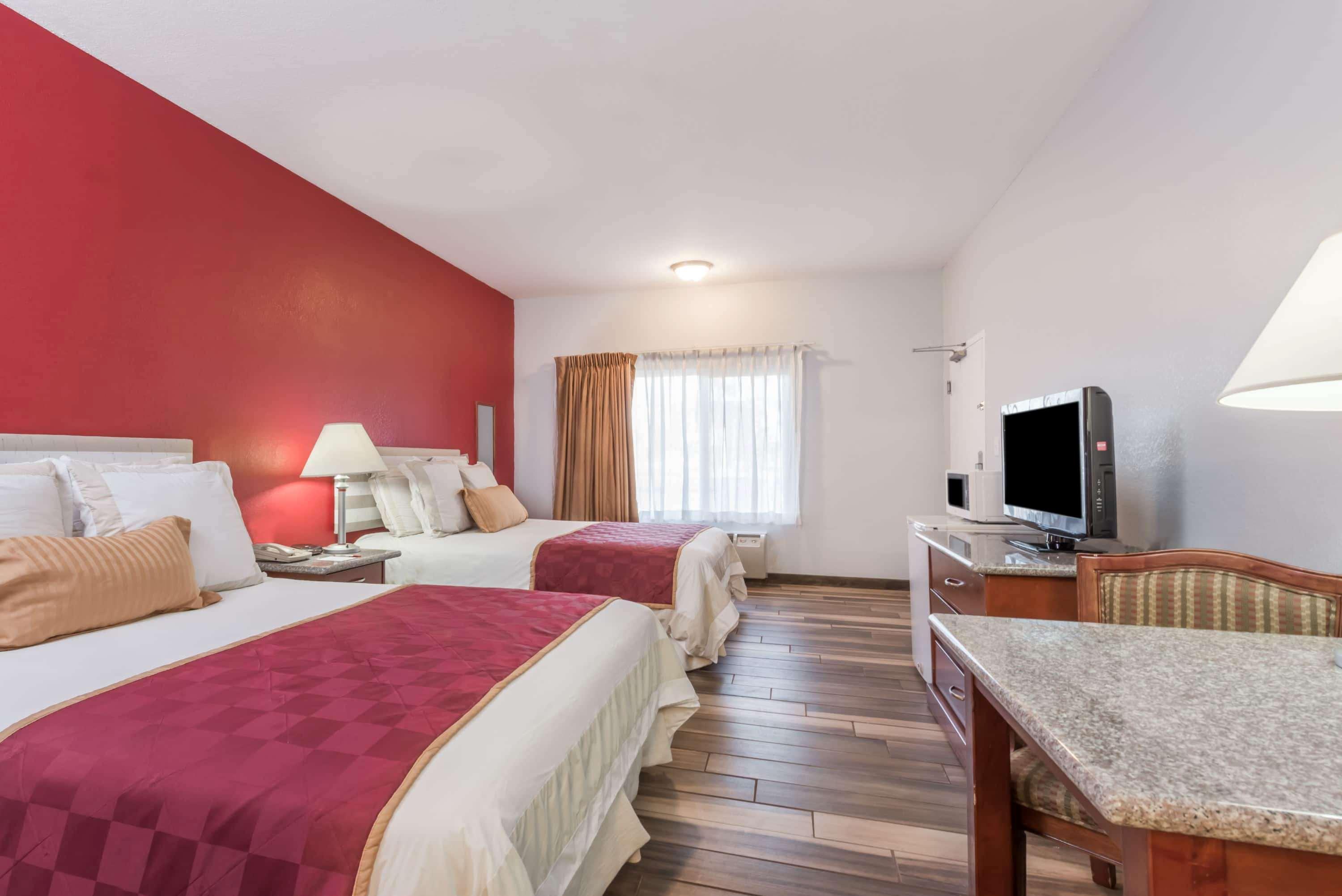 Ramada By Wyndham Near Seaworld / Mission Beach サンディエゴ エクステリア 写真