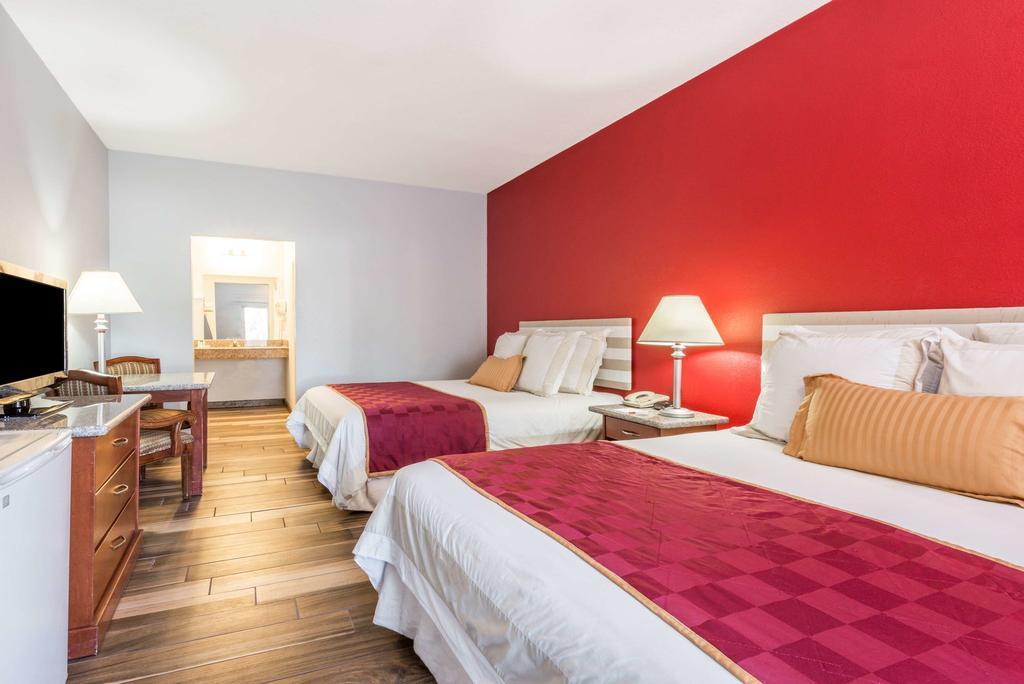Ramada By Wyndham Near Seaworld / Mission Beach サンディエゴ エクステリア 写真