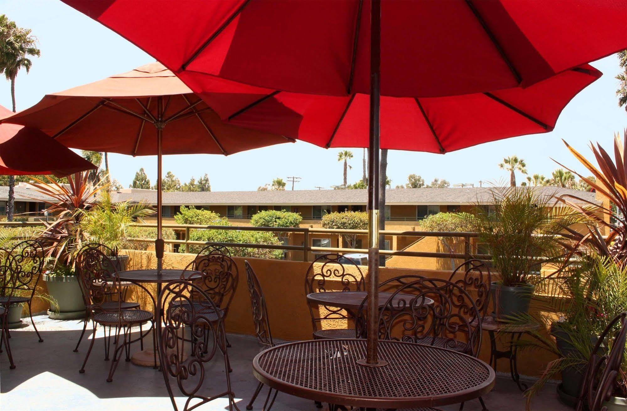 Ramada By Wyndham Near Seaworld / Mission Beach サンディエゴ エクステリア 写真