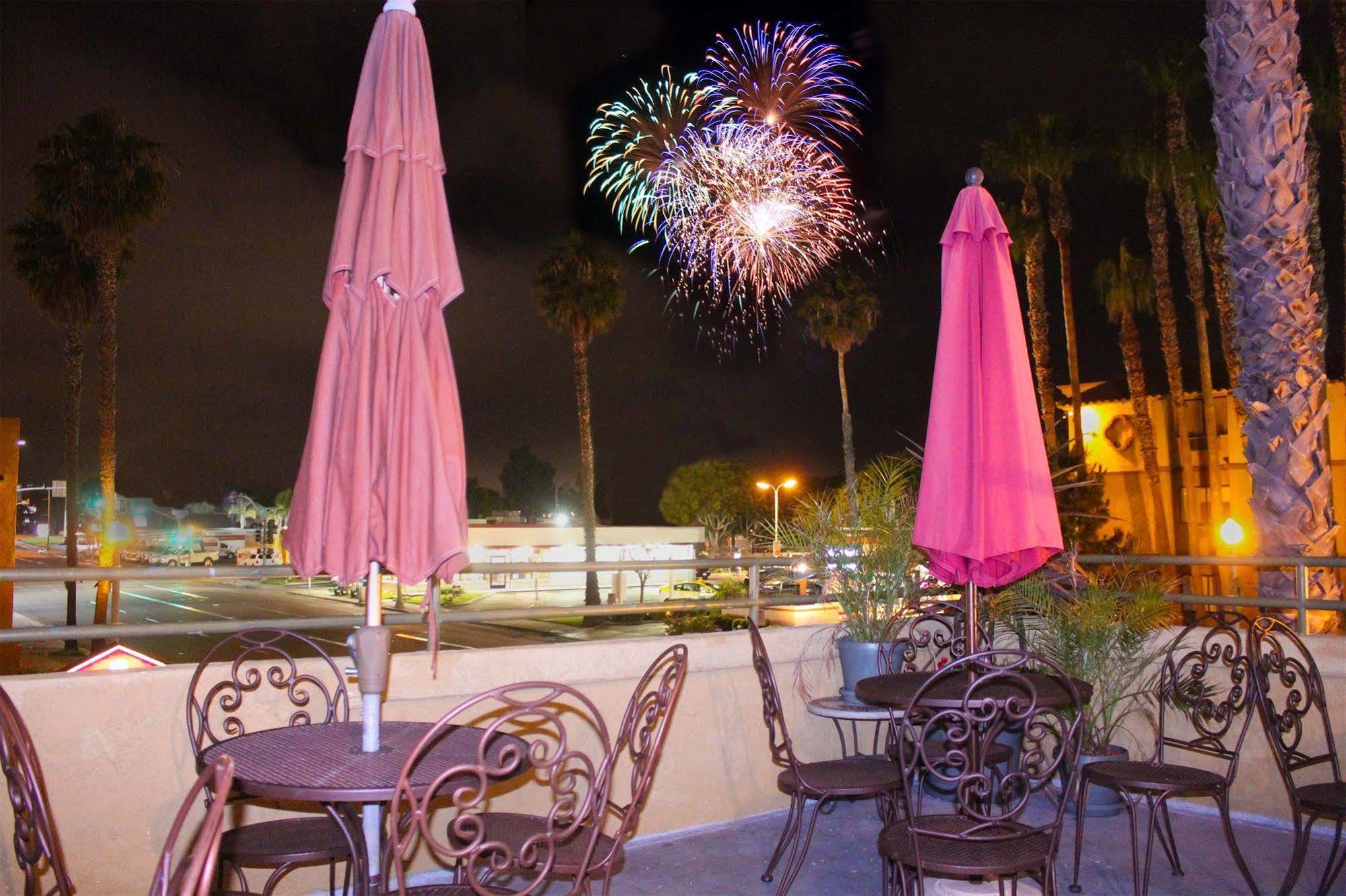 Ramada By Wyndham Near Seaworld / Mission Beach サンディエゴ エクステリア 写真