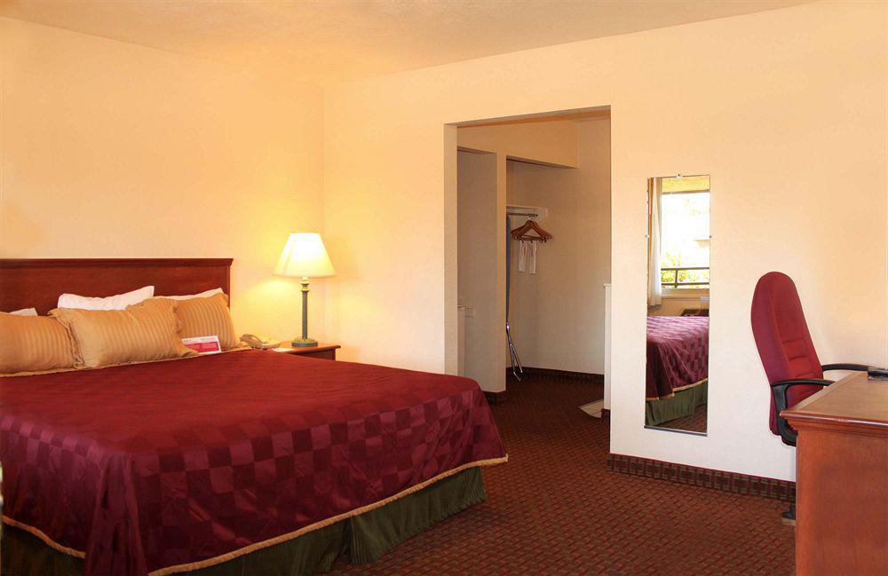 Ramada By Wyndham Near Seaworld / Mission Beach サンディエゴ エクステリア 写真