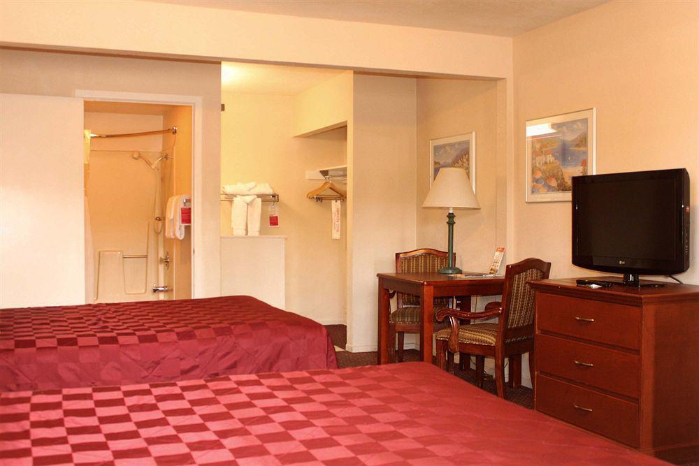 Ramada By Wyndham Near Seaworld / Mission Beach サンディエゴ エクステリア 写真